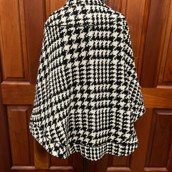 1 Madison Houndstooth Cape Capelet Black White Wool Blend Size Large - Picture 4 of 11